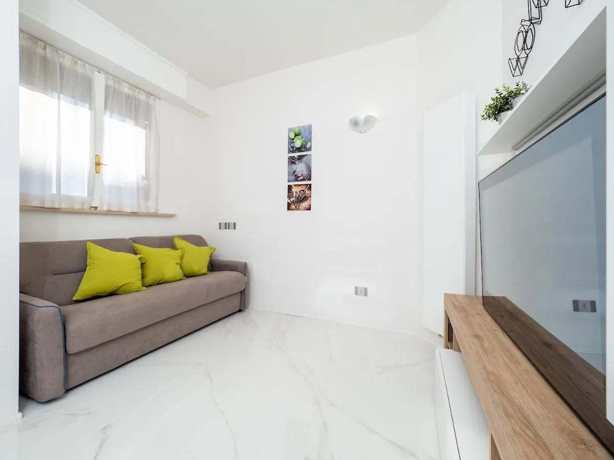Cozy Apartment In The Green, Close To Blue And Red Metro Milan