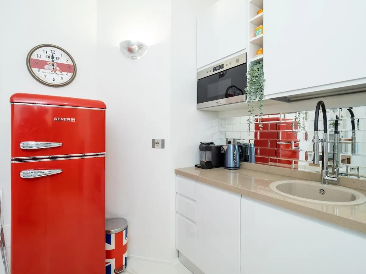 Cozy Apartment In The Green, Close To Blue And Red Metro Milan